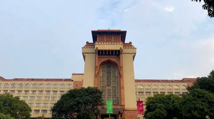 5-star covid facility for Judges and their families- Delhi HC closes suo moto case 5-star covid facility for Judges and their families- Delhi HC closes suo moto case